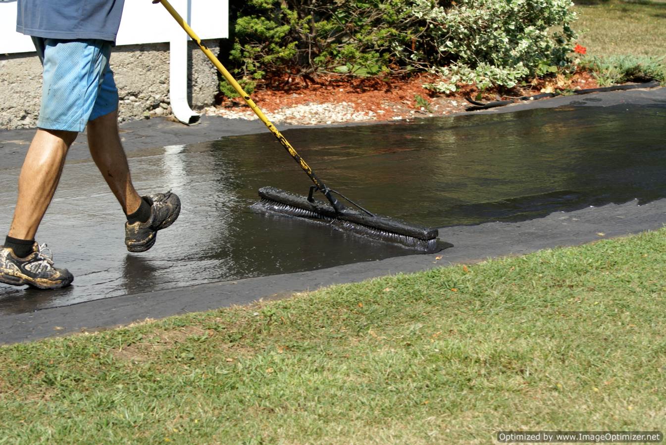 5 Tips To Maintain Your Asphalt Driveway | Home Handy Tips