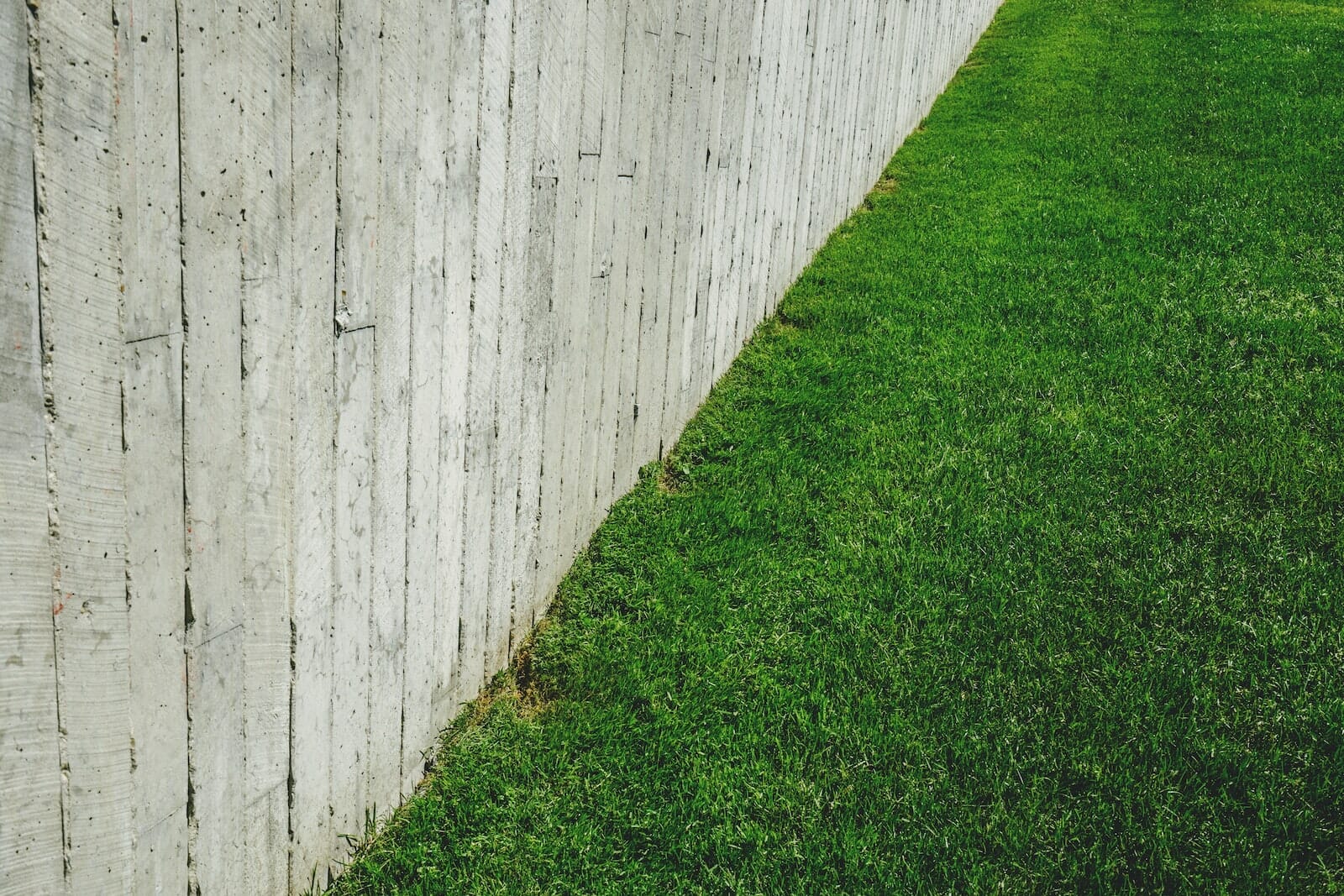 Should a Fence Be Level or Follow the Ground